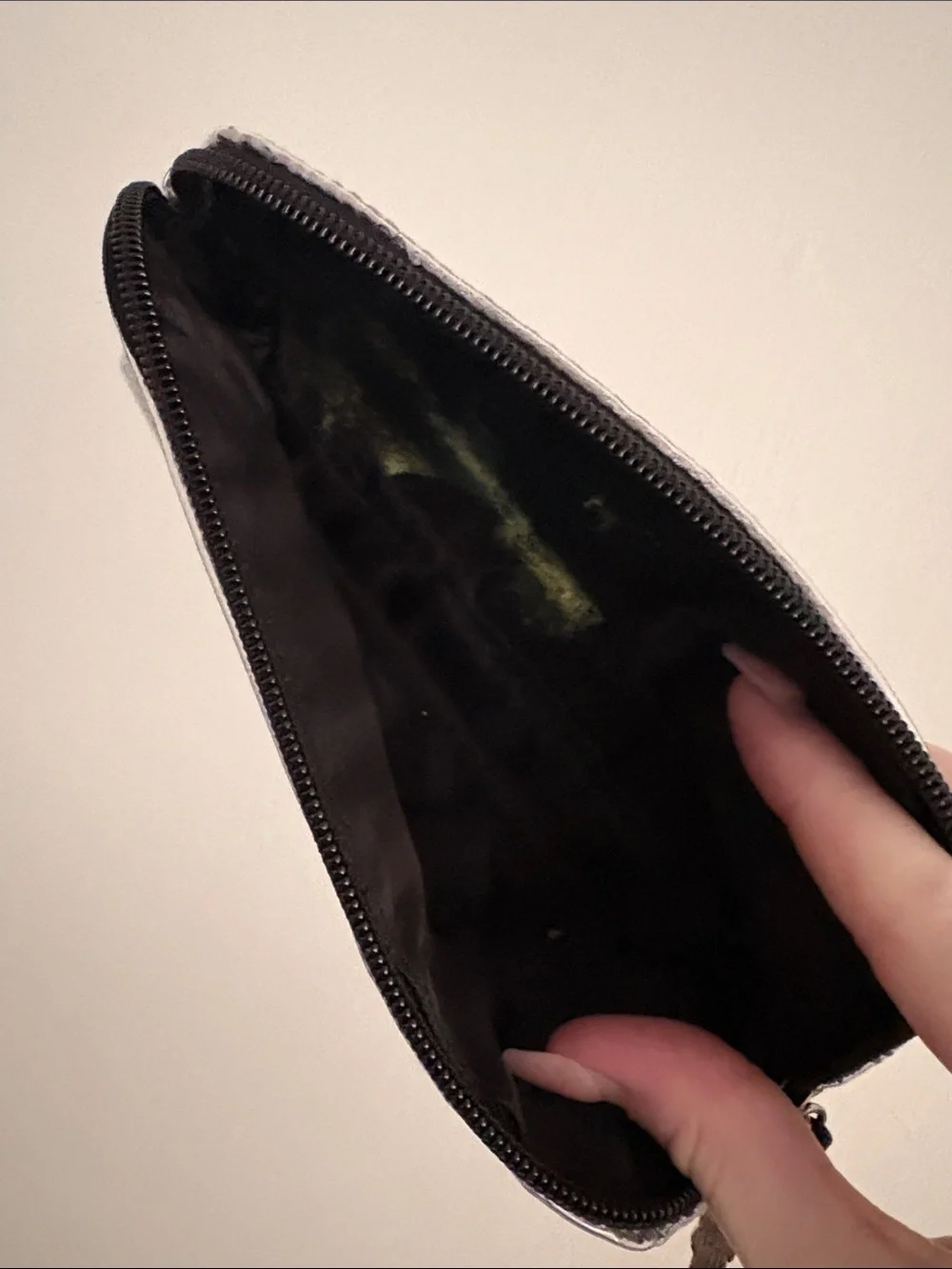*FLAWED* Victoria Secret ANGELS Runway Collection makeup bag